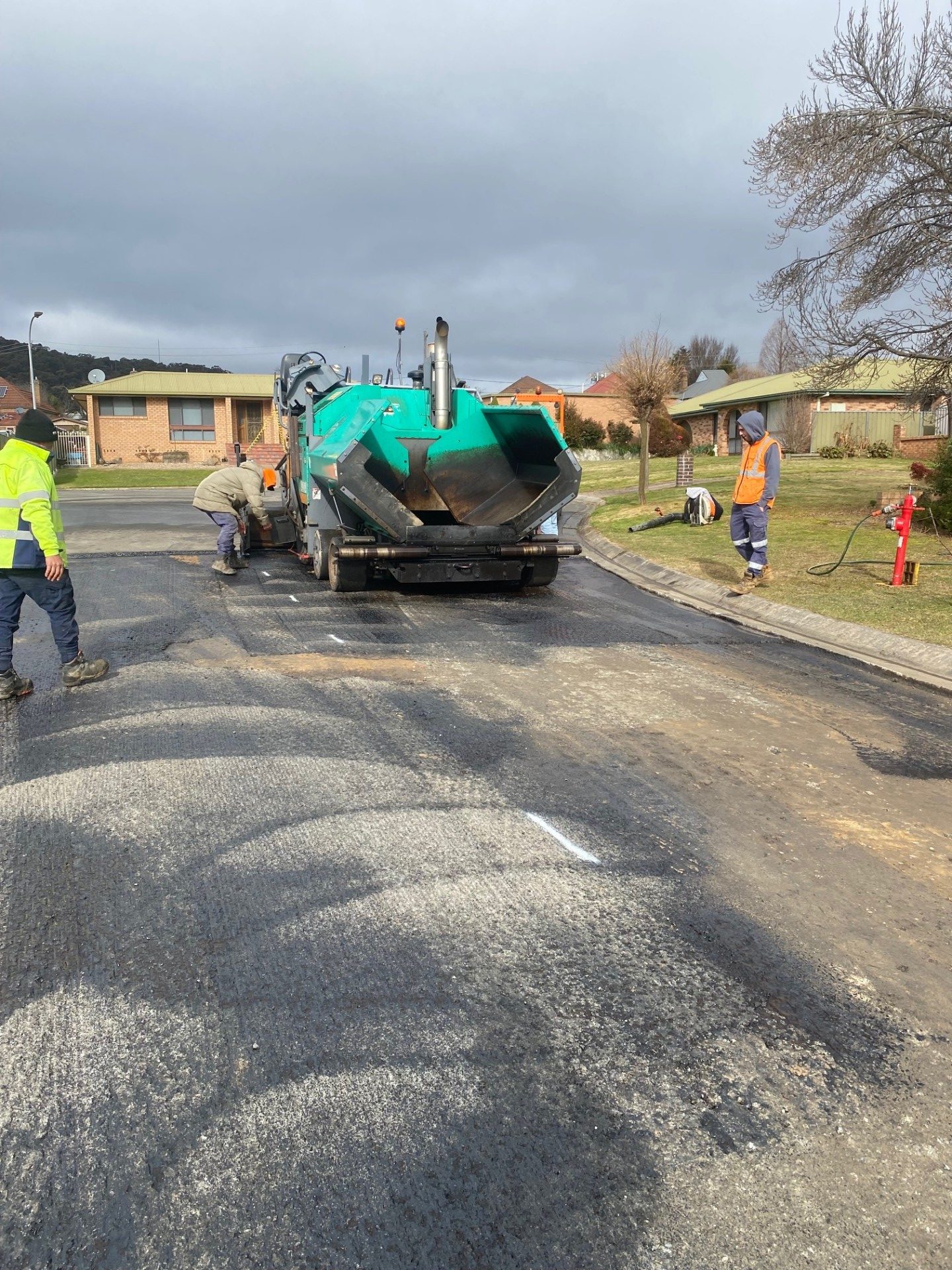 Asphalt paver in place to pave job – Clarence Street, Lithgow NSW