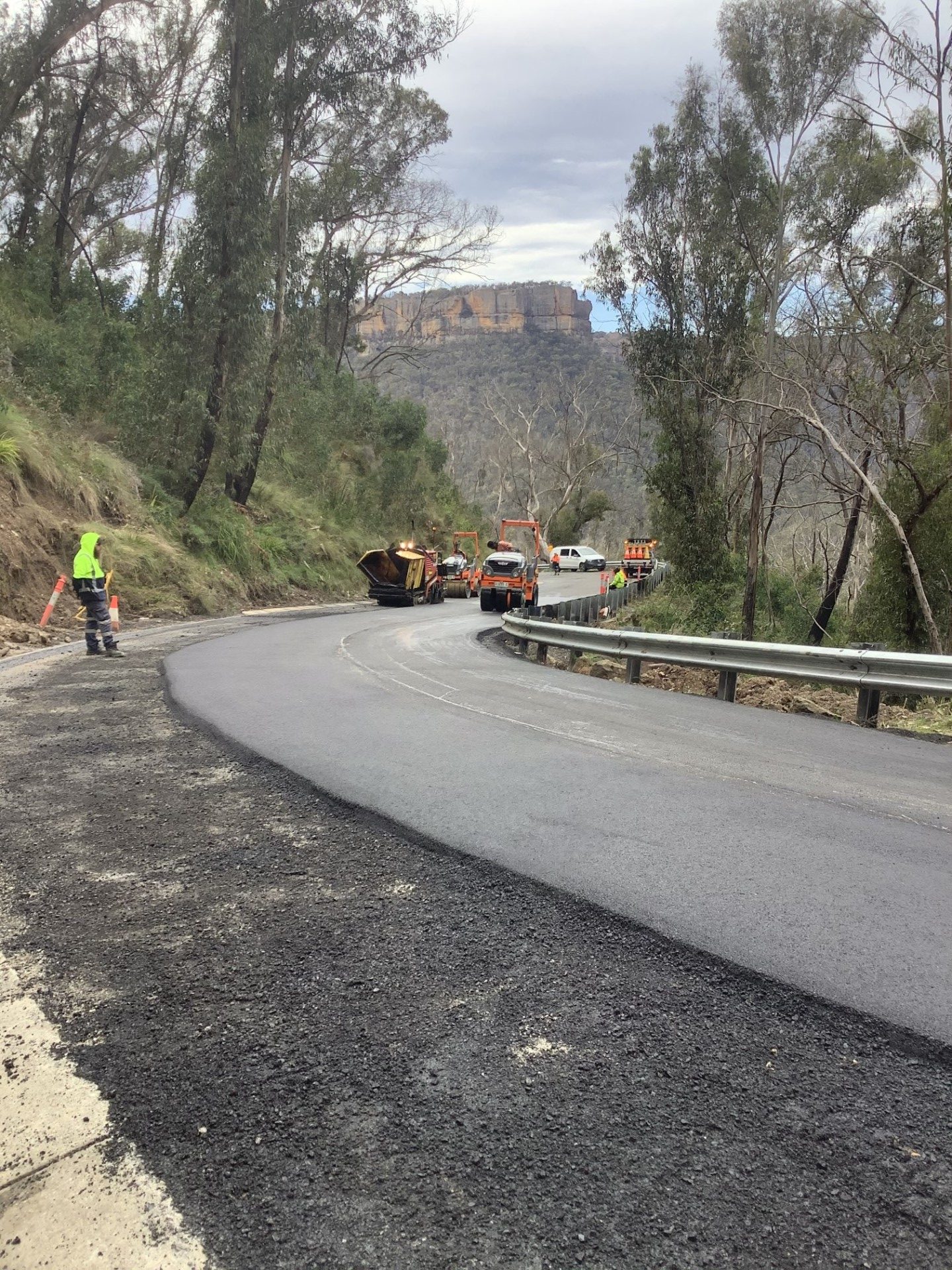 Completing wearing course, minor asphalt placement equipment was used due to weight restrictions – Wolgan Valley NSW
